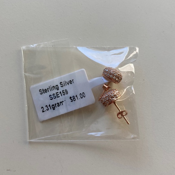 New earrings, with tags - Picture 2 of 6